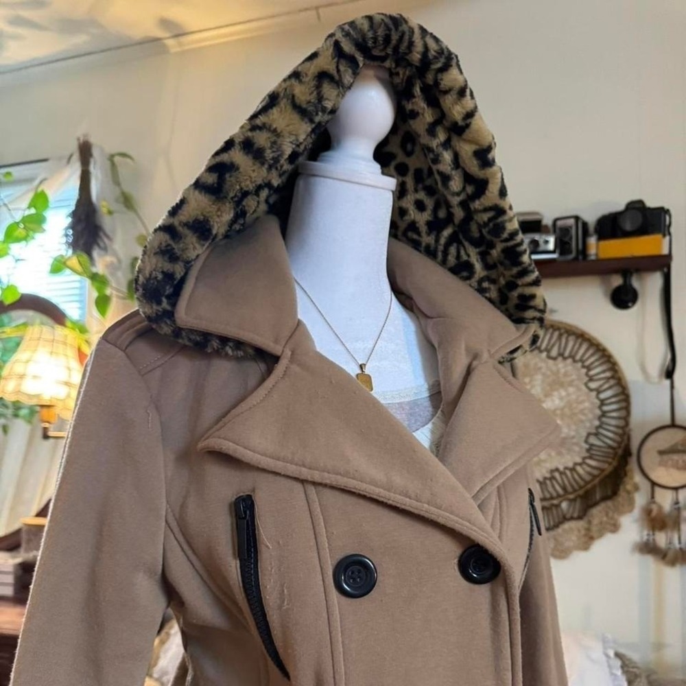 Yoki Camel Tan Ruffle Back Peacoat Leopard Faux Fur Hood Double Breasted Coat L - Picture 6 of 8